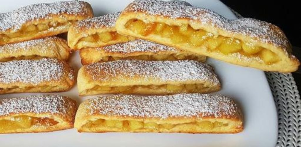 Gefüllte Kekse mit zwei Äpfeln und einem Ei - Omas beste Rezepte