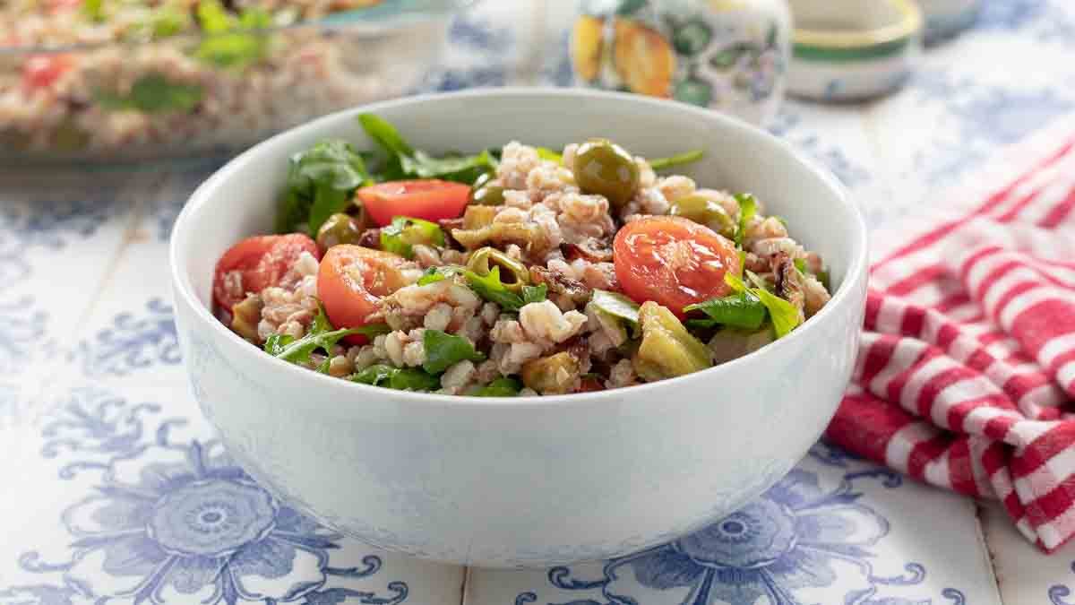 Auberginensalat mit Dinkel: ein gesundes, super leckeres und ...