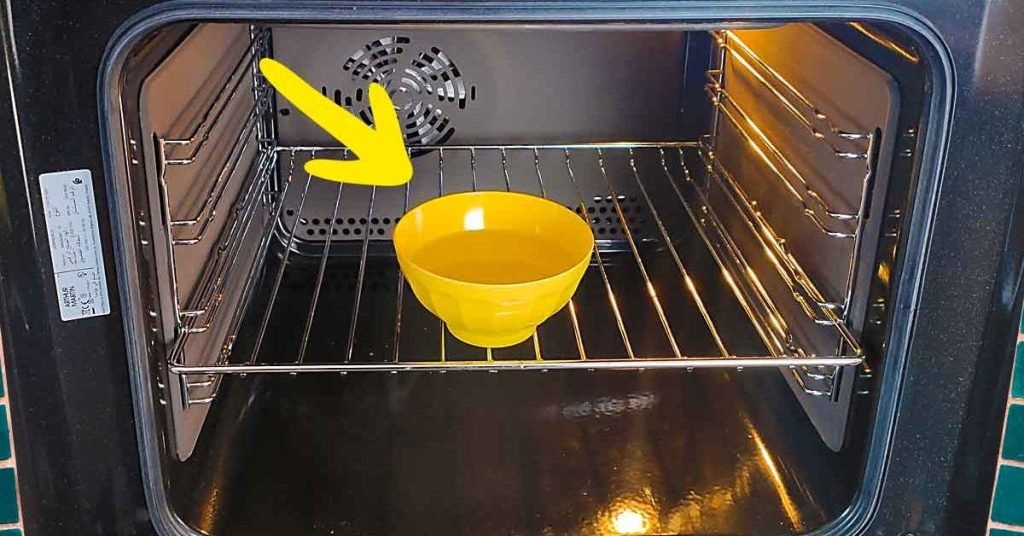 Lastuce geniale pour eliminer toutes les mauvaises odeurs du four5 1200x628 1 1024x536 1