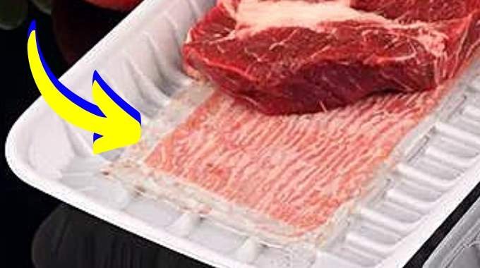 dou vient le liquide rouge au fond des barquettes de viande