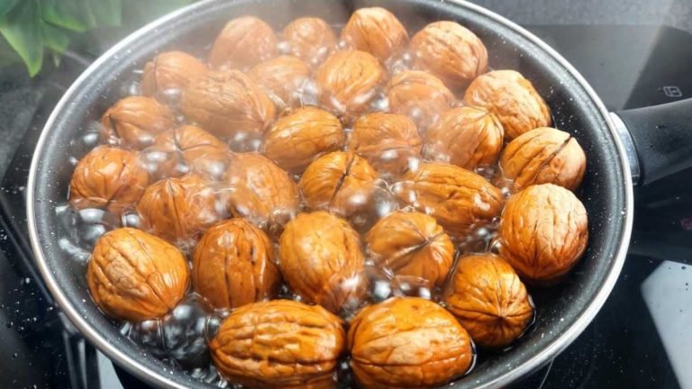 mettre des noix dans de leau bouillante decouvrez cette recette secrete de grand mere 768x432 1