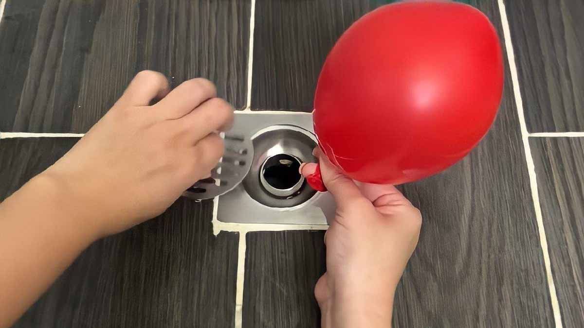 placez un simple ballon dans le drain de la douche et vous resolvez ce desagrement tres derangeant