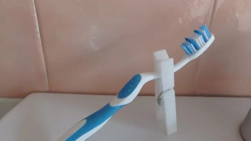 Molletta sullo spazzolino