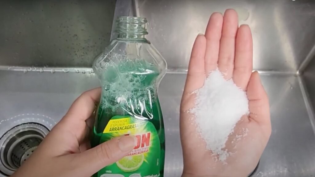 Sale e detersivo piatti