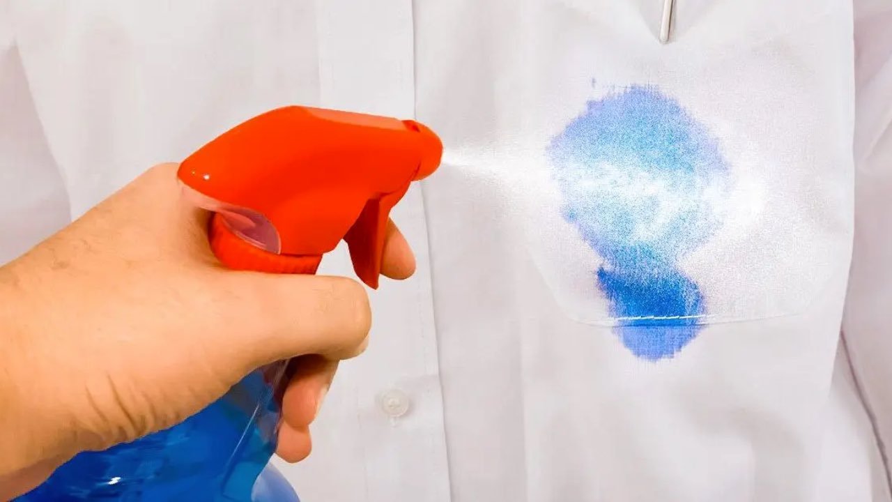 soluzione spruzzata sulla camicia