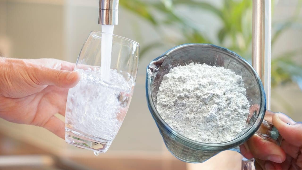 Mischia acqua e cemento 1