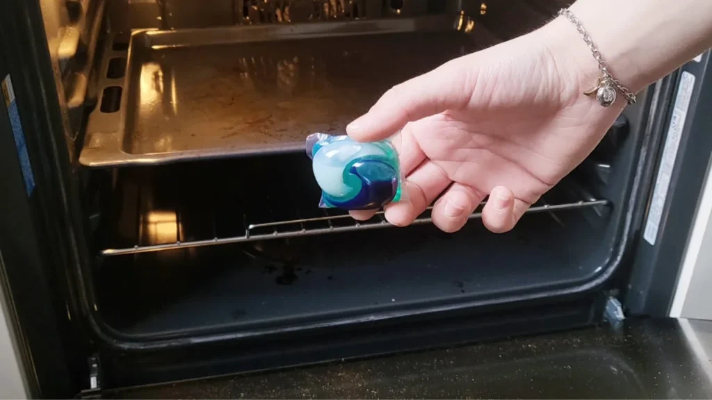 Forno incrostato come pulirlo.jpeg