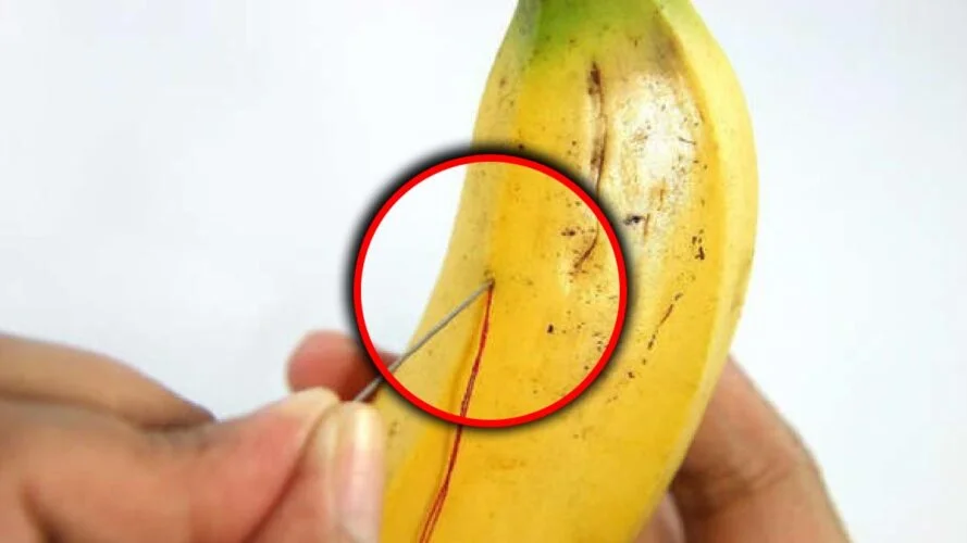 enfoncez une aiguille dans une banane et voyez ce qui se passe cest une astuce spectaculaire.jpg
