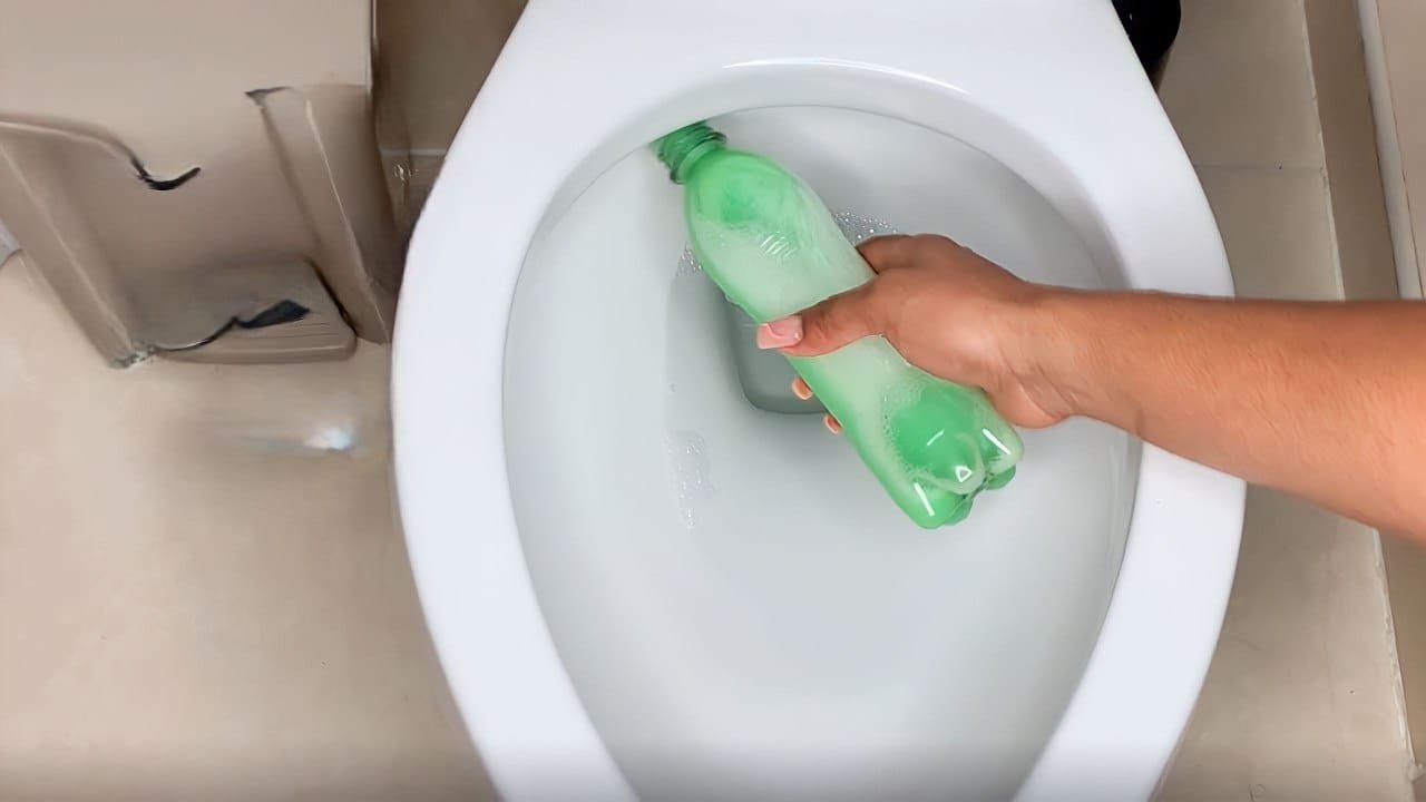 trucco bottiglia bagno