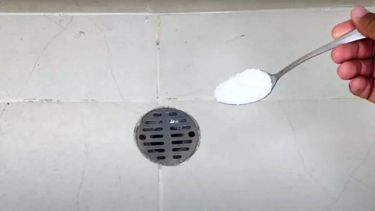 Sale nella doccia 1024x576 1 768x432 1