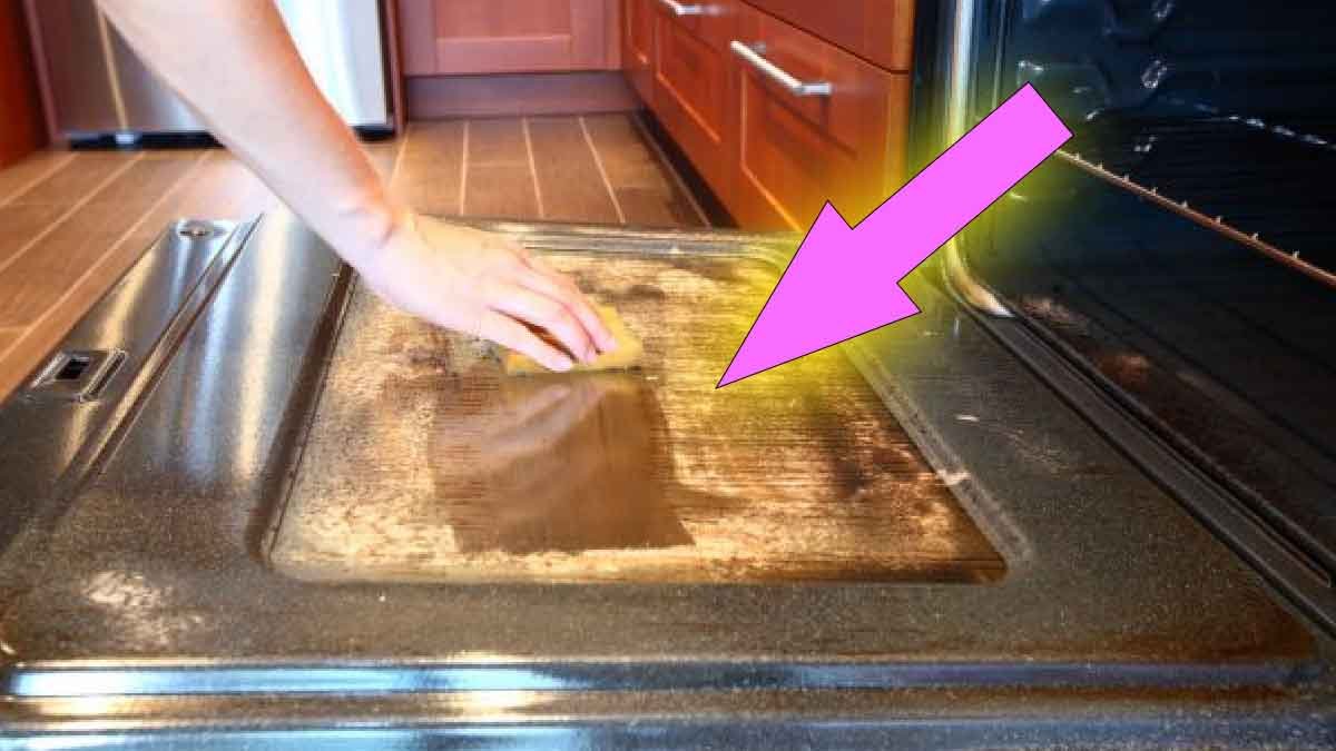 comment rendre propre la porte de votre four en un tour de main